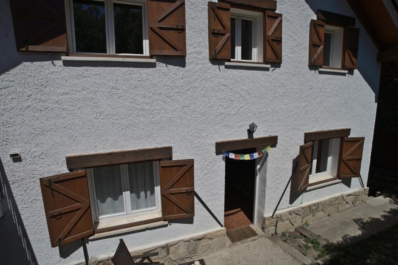 casa con jardín, 4 habitaciones y mucho encanto en cercedilla Exterior foto
